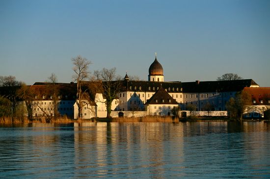 Abtei Frauenwörth und Fraueninsel