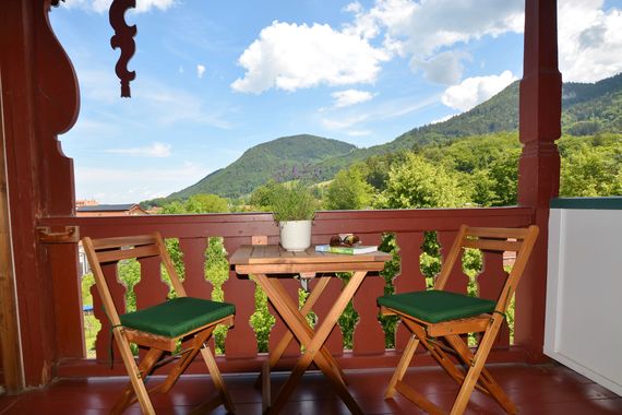 Balkon mit Bergblick